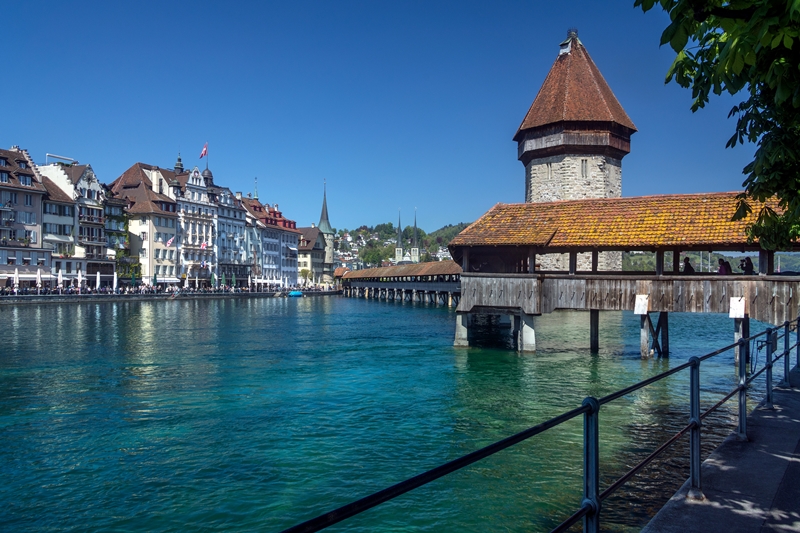 Déménagement à Lucerne, Déménagement à Lucerne aujourd'hui, Habermacher déménagement à Lucerne, Déménagement à Lucerne à la télévision, Déménagement dans la ville de Lucerne, Cortège carnavalesque à Lucerne, déménagement à lucerne, Déménagement à Lucerne 2022, Déménagement à Lucerne pendant le carnaval, Déménagement dans le canton de Lucerne, Carnaval culturel du déménagement à Lucerne, Cortège carnavalesque du canton de Lucerne 2023, Déménagement de Karel à Lucerne, Déménagement des enfants à Lucerne, Déménagement en direct à Lucerne, Diffusion en direct du déménagement à Lucerne, Déménagement en direct de Fritschi à Lucerne, Diffusion en direct du déménagement lors du Carnaval 2023 à Lucerne, Déménagement LFK à Lucerne, Diffusion en direct du déménagement de Wey à Lucerne 2023, Déménagement de Laslo à Lucerne, Diffusion en direct du déménagement de Wey à Lucerne 2023, défilé de lanternes à Lucerne, Déménagement à Lucerne le lundi, Déclaration de déménagement à Lucerne, Déménagement à Lucerne le lundi 2023, Cortège carnavalesque du lundi 2023 à Lucerne, Déclaration de déménagement dans la ville de Lucerne, Déclaration de déménagement à EWL Lucerne, Déclaration de déménagement à l’offive des véhicules de la route de Lucerne, Cortège carnavalesque du lundi du Carnaval 2023 à Lucerne, Location de voiture pour déménagement à Lucerne, Location de bus pour un déménagement à Lucerne, Déménagement Monster à Lucerne, Déménagement Meister à Lucerne